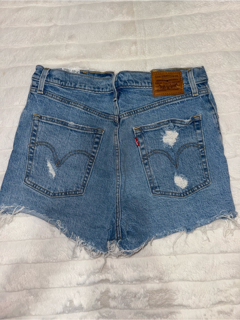 Levi's Ribcage Shorts - Picture 2 of 6